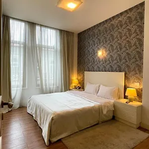 4* מלון Monte Carlo